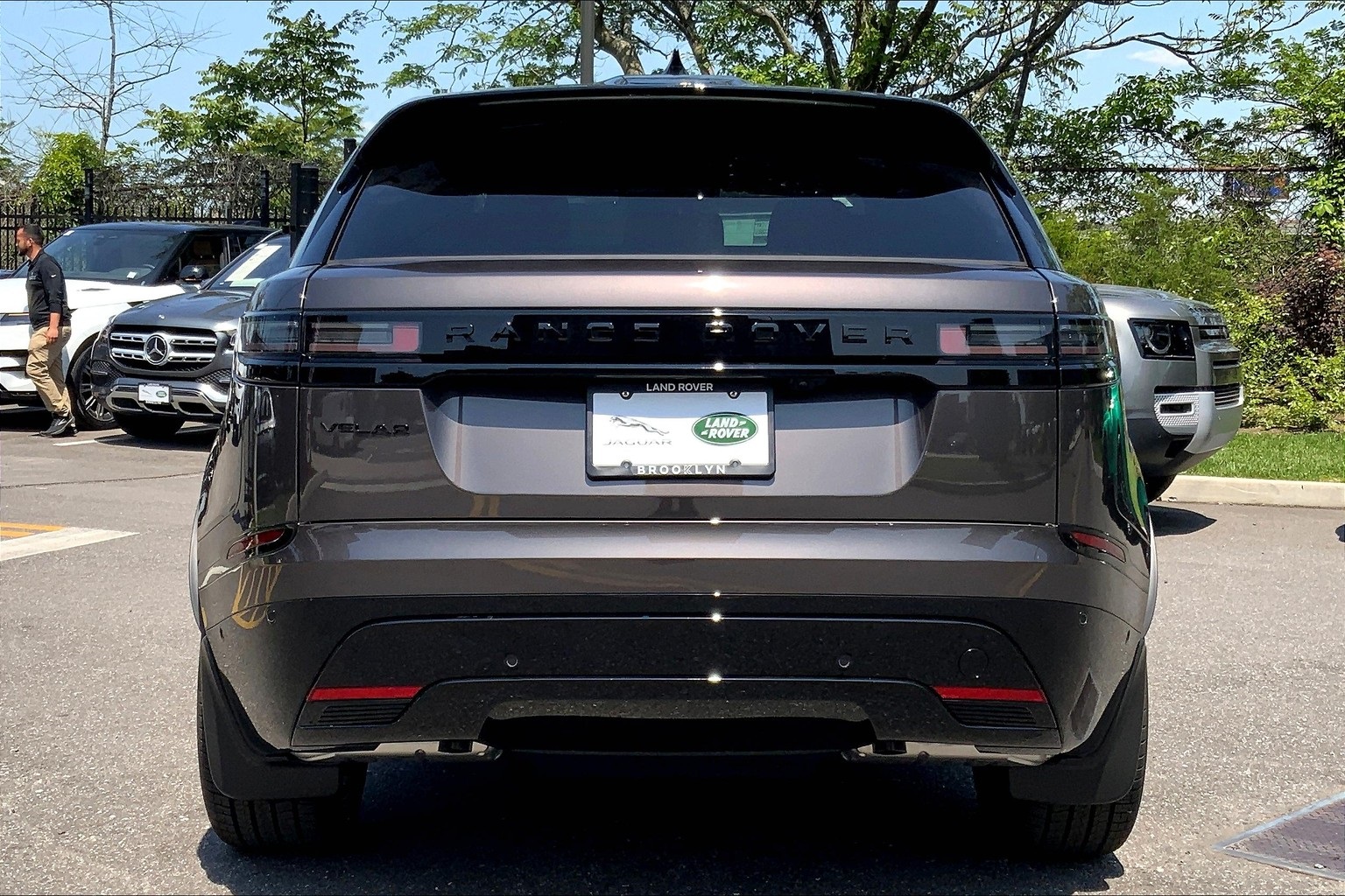 2026 Land Rover Range Rover Velar P250 Dynamic SE photo 3
