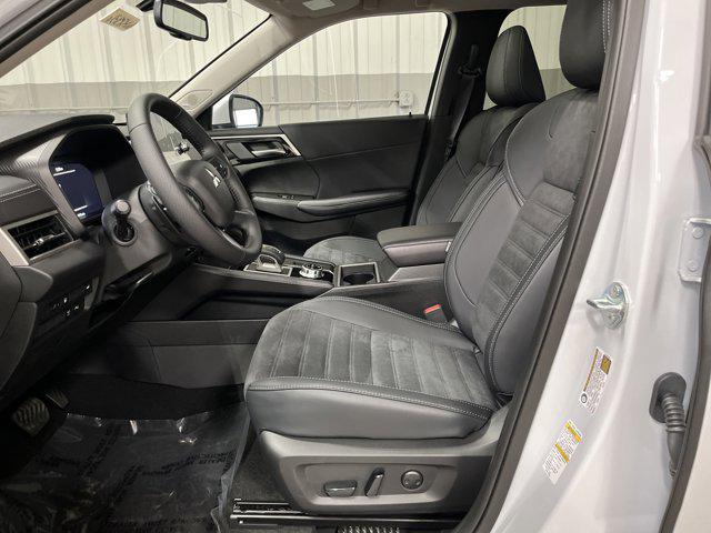2025 Mitsubishi Outlander PHEV SE S-AWC photo 9