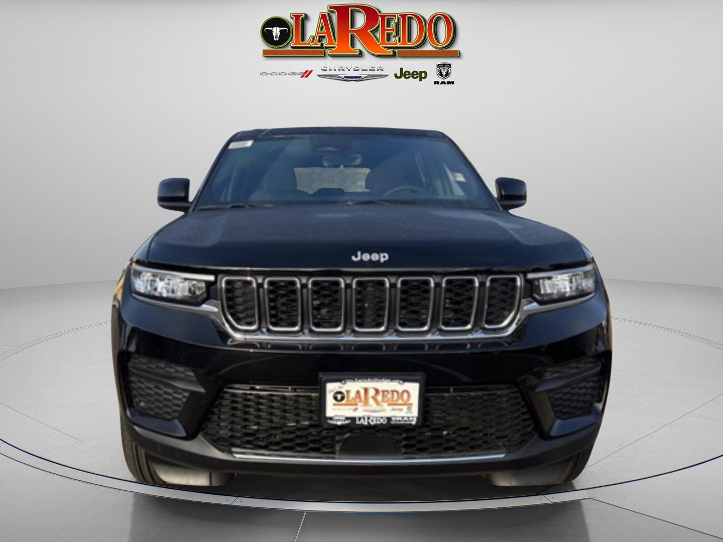 2025 Jeep Grand Cherokee Laredo photo 2