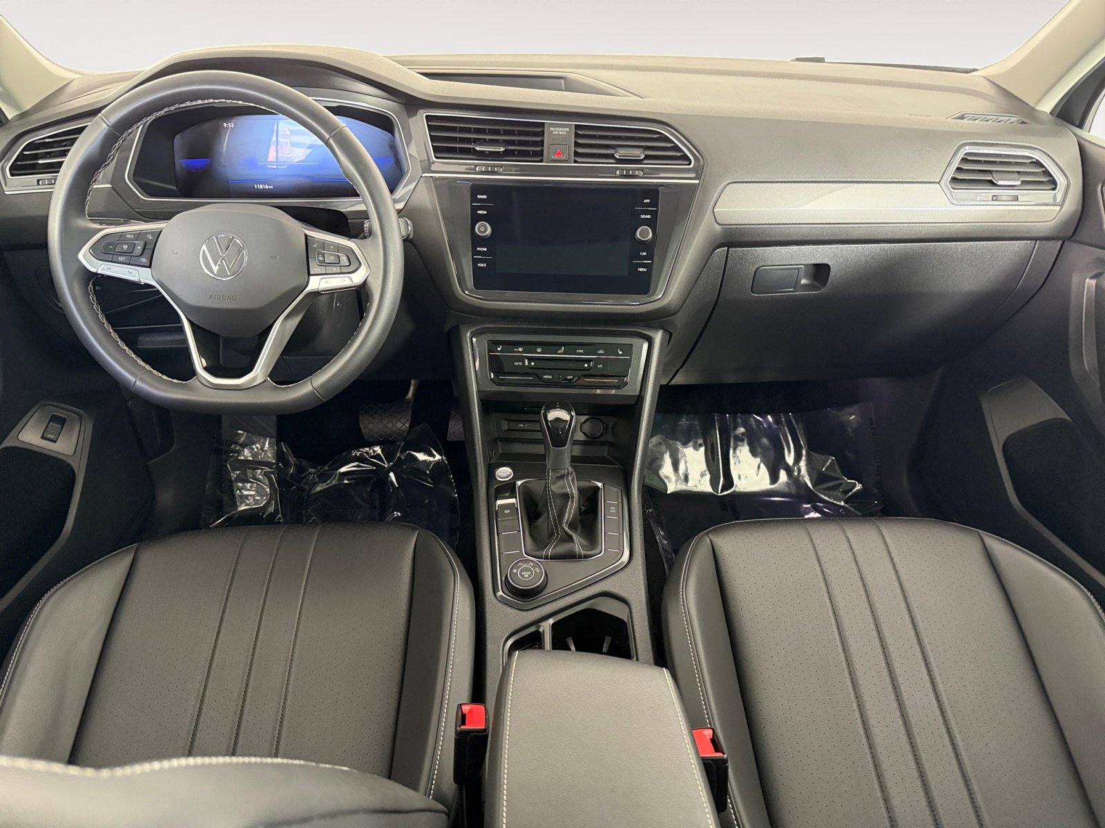 2024 Volkswagen Tiguan SE Wolfsburg Edition photo 2
