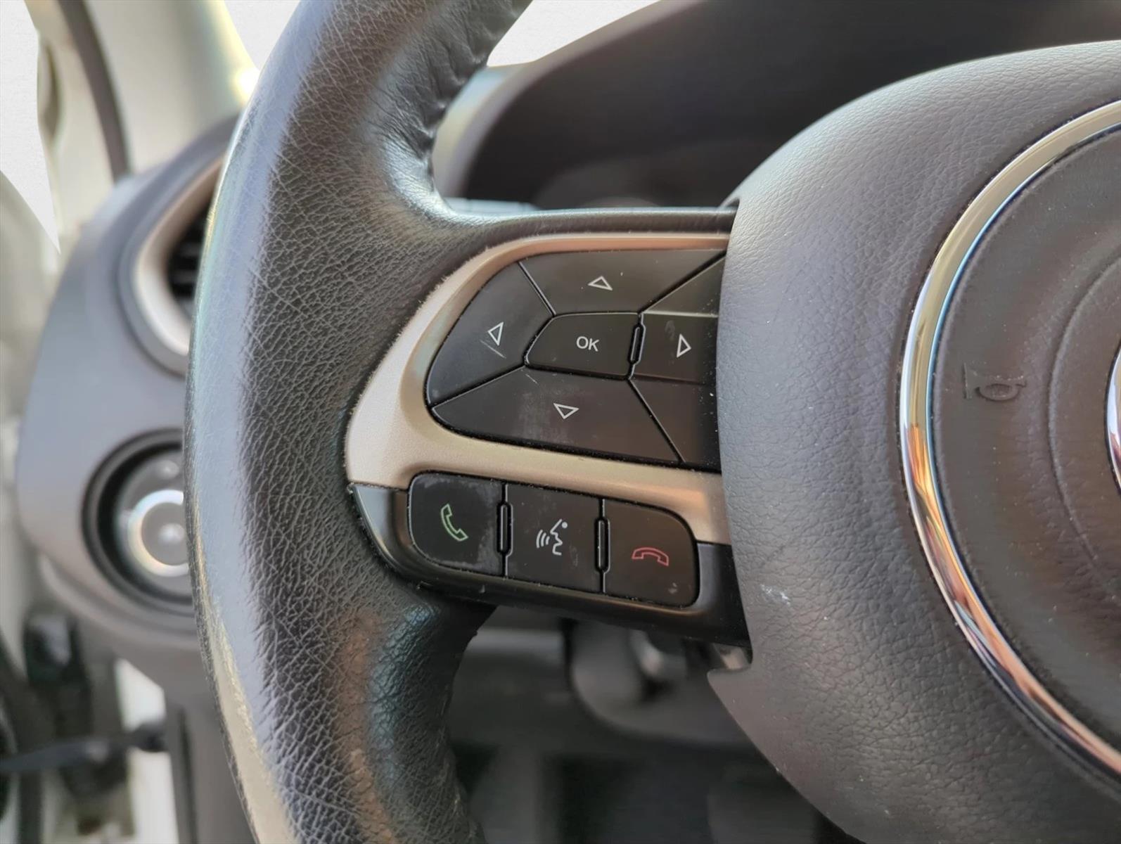 2016 Jeep Renegade Latitude photo 16