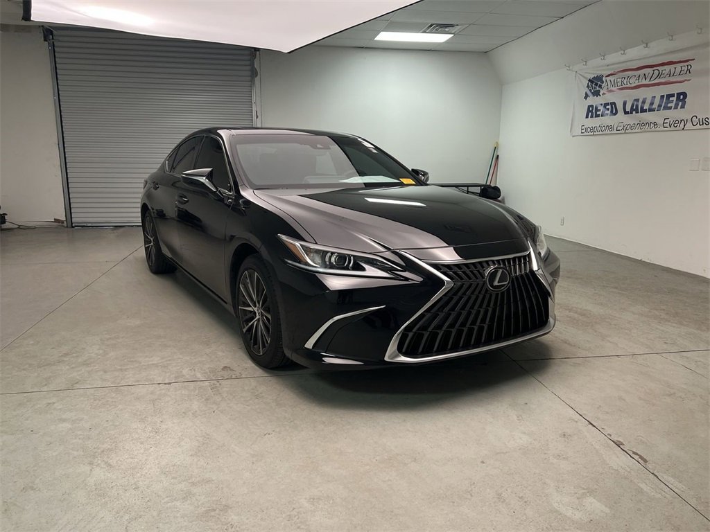 2024 Lexus ES 350's photo