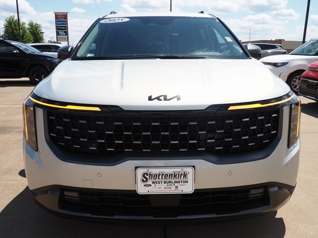 2025 Kia Carnival SX Prestige photo 2