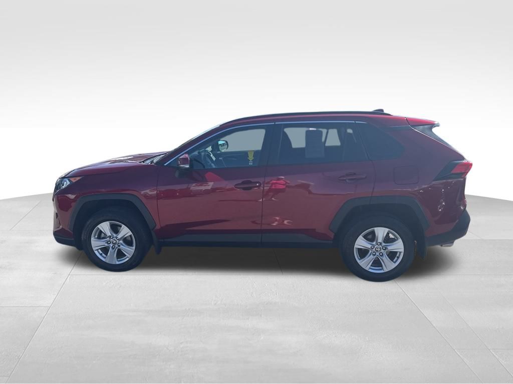 2021 Toyota RAV4 XLE photo 2