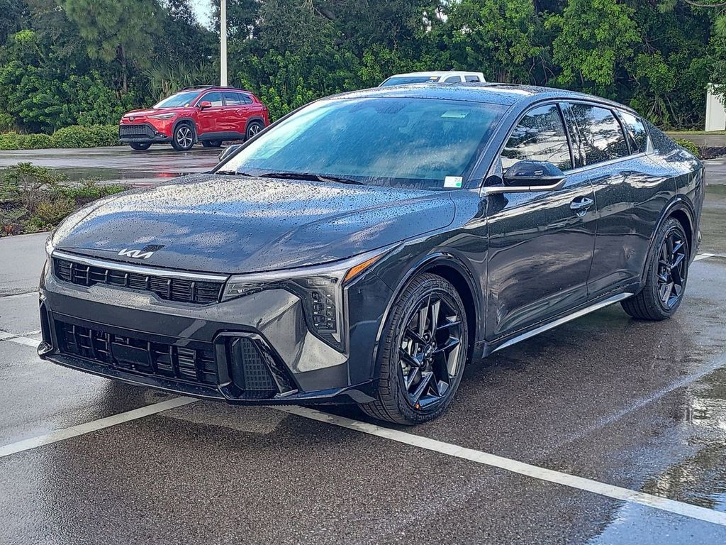 2025 Kia K4 GT-Line Turbo photo 2