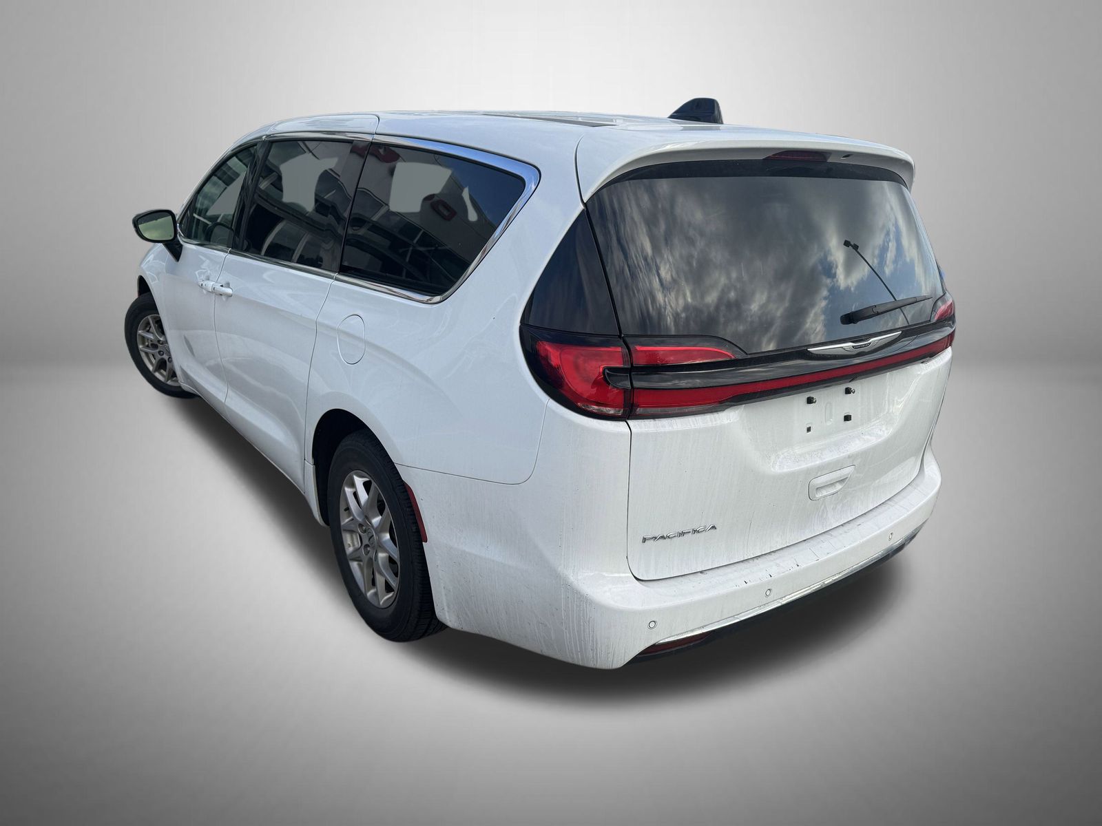 2024 Chrysler Pacifica Touring L photo 4