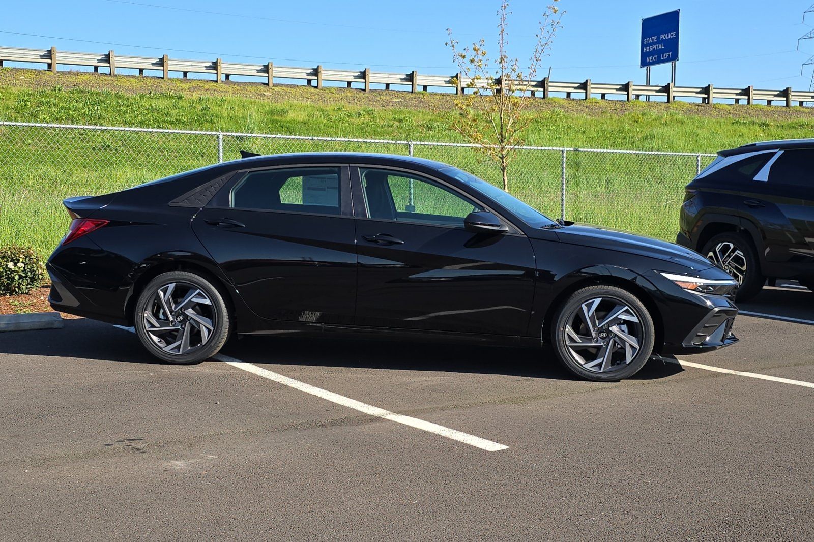 2025 Hyundai Elantra Hybrid SEL Sport photo 2