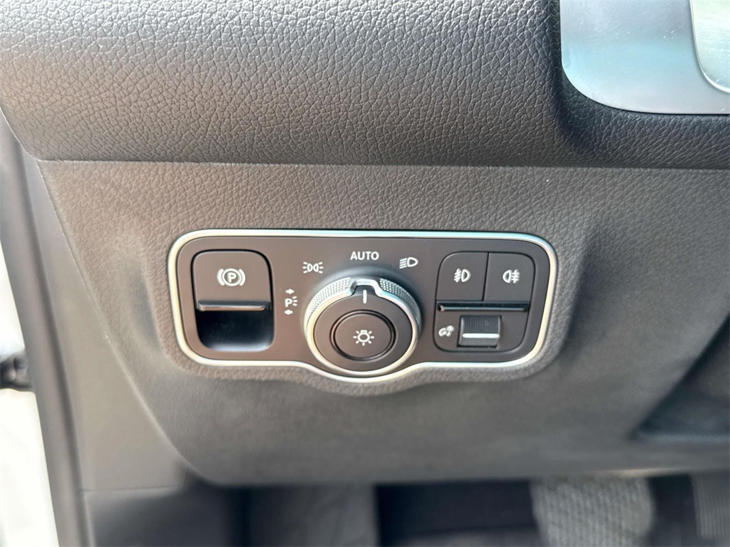 2022 Mercedes Benz GLB 250 photo 22