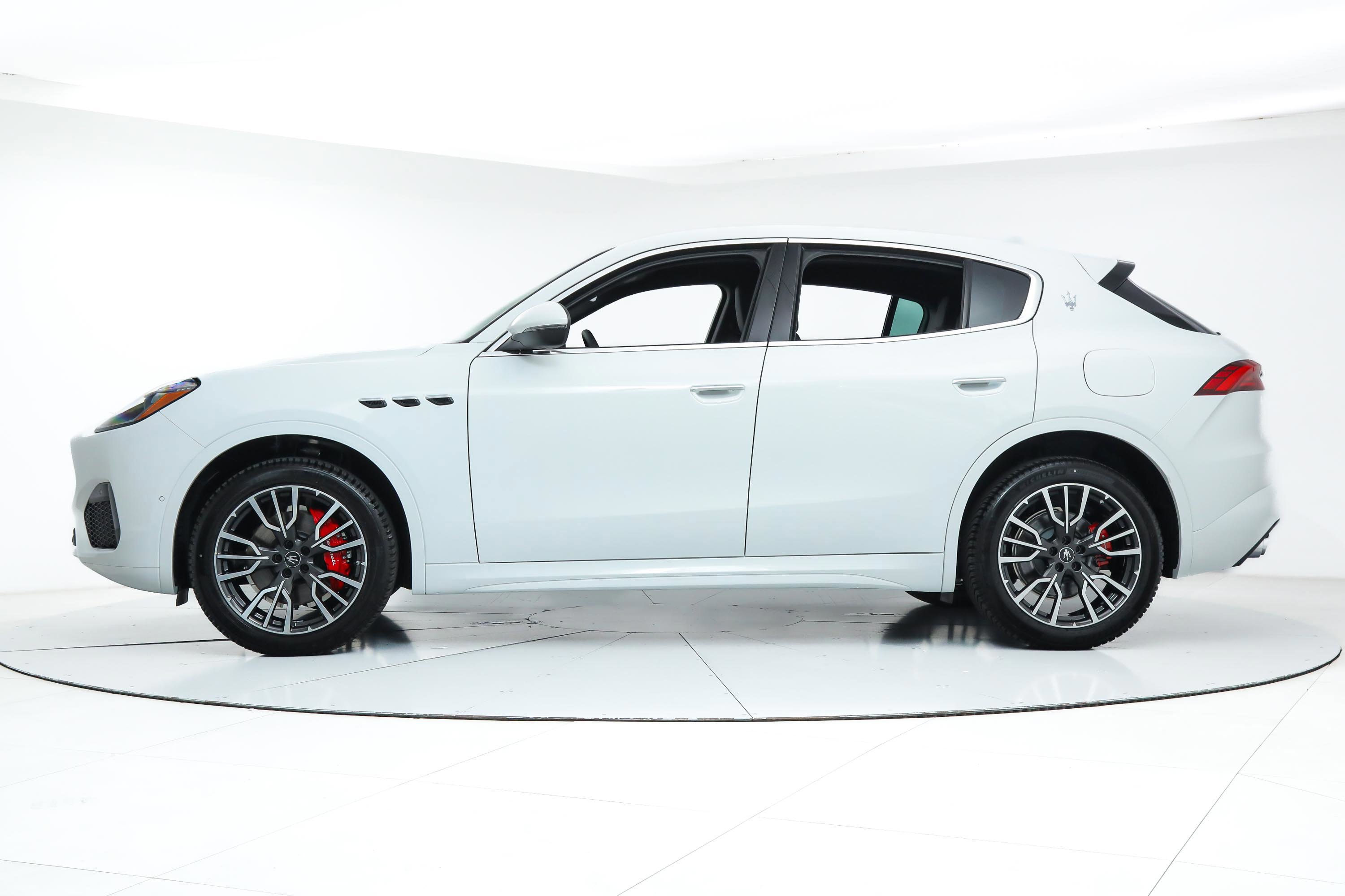 2025 Maserati Grecale photo 2