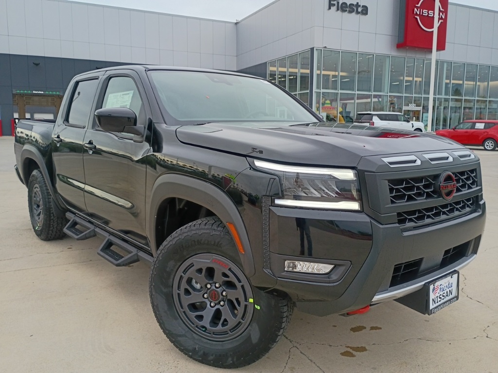 2026 Nissan Frontier PRO-4X's photo