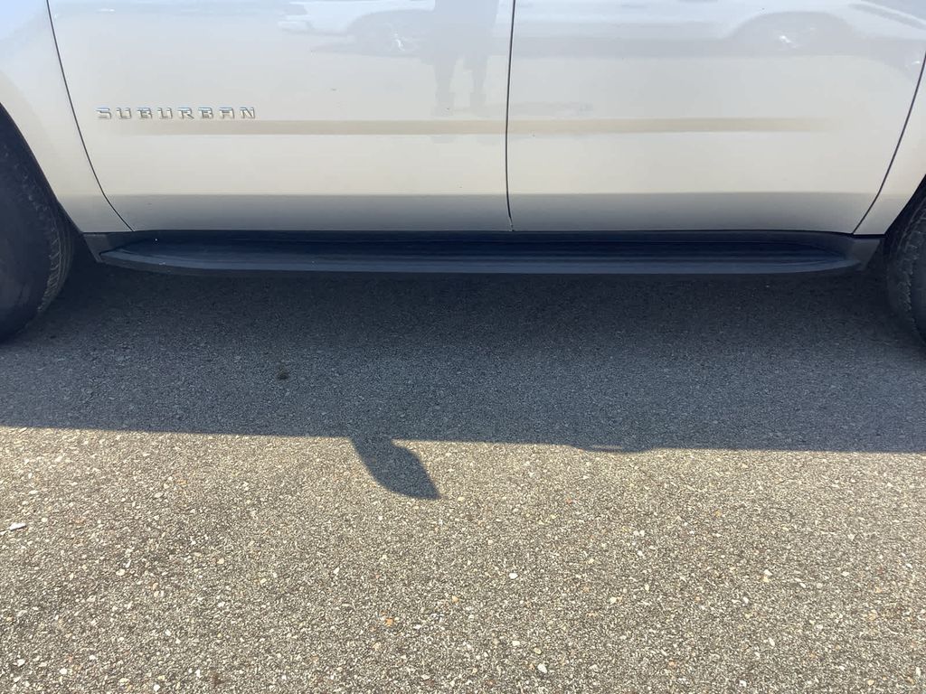 2019 Chevrolet Suburban LT photo 10