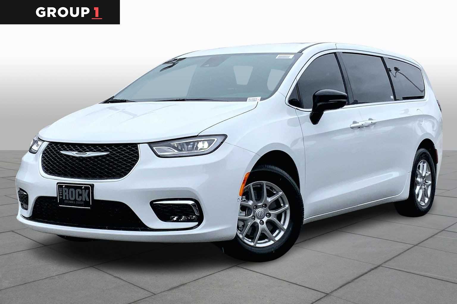 2026 Chrysler Pacifica Select's photo