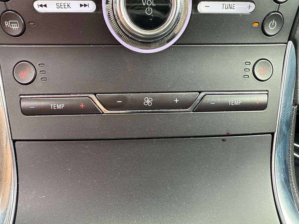 2020 Ford Edge Titanium photo 26