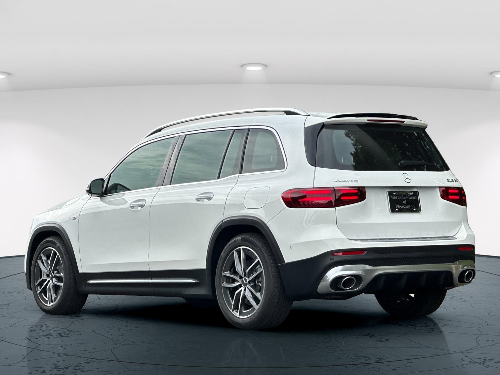 2025 Mercedes Benz GLB 35 AMG photo 4
