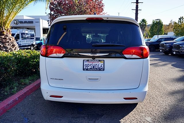 Certified Used 2022 White Chrysler LX image 7