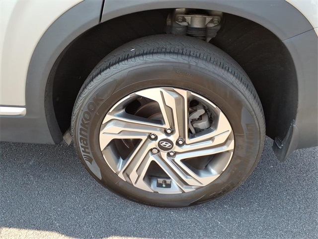 2021 Hyundai Santa Fe SEL photo 2