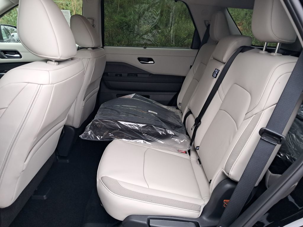 2025 Nissan Pathfinder SL photo 25