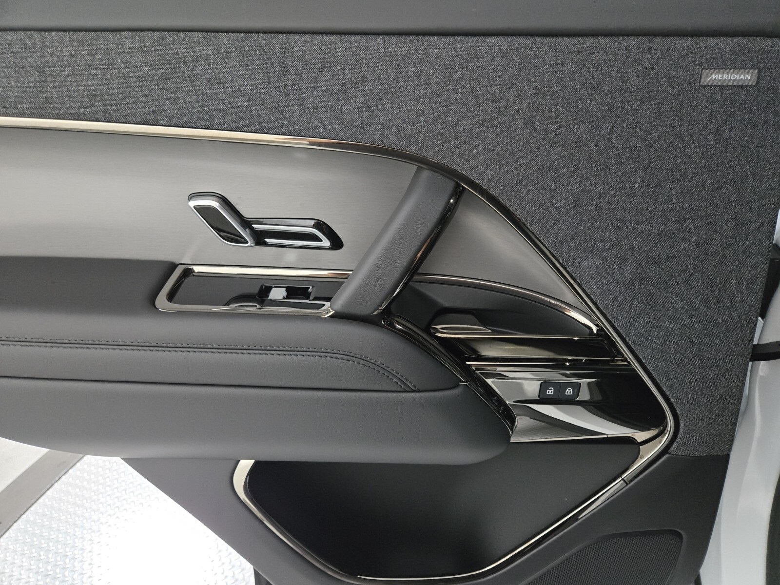 2025 Land Rover Range Rover Sport SE photo 19