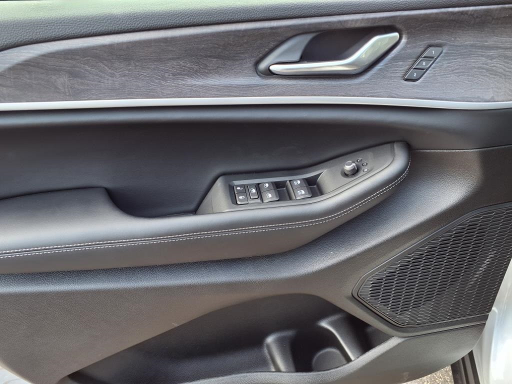 2025 Jeep Grand Cherokee Limited photo 4
