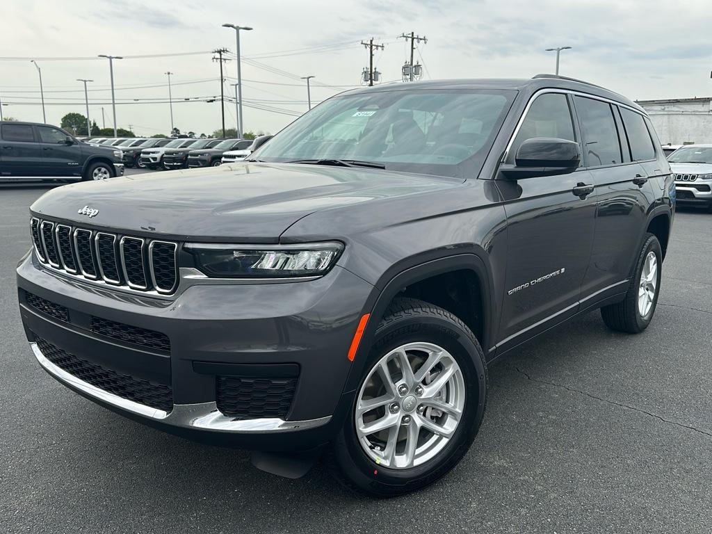 2025 Jeep Grand Cherokee Laredo X photo 2