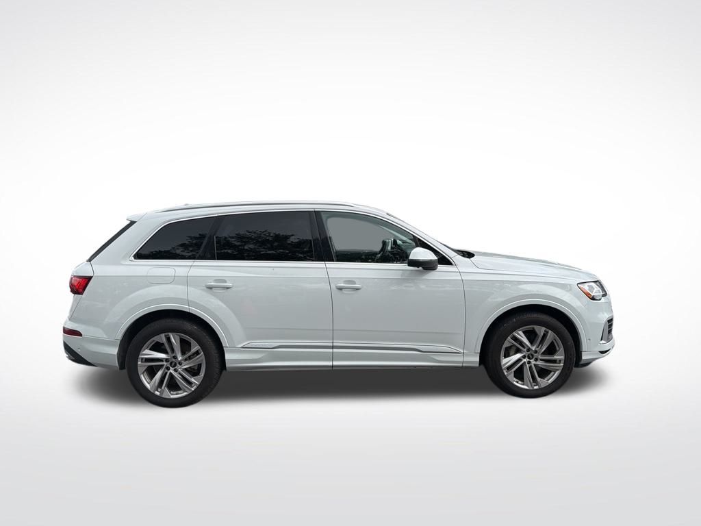 2023 Audi Q7 55 Premium Plus photo 2