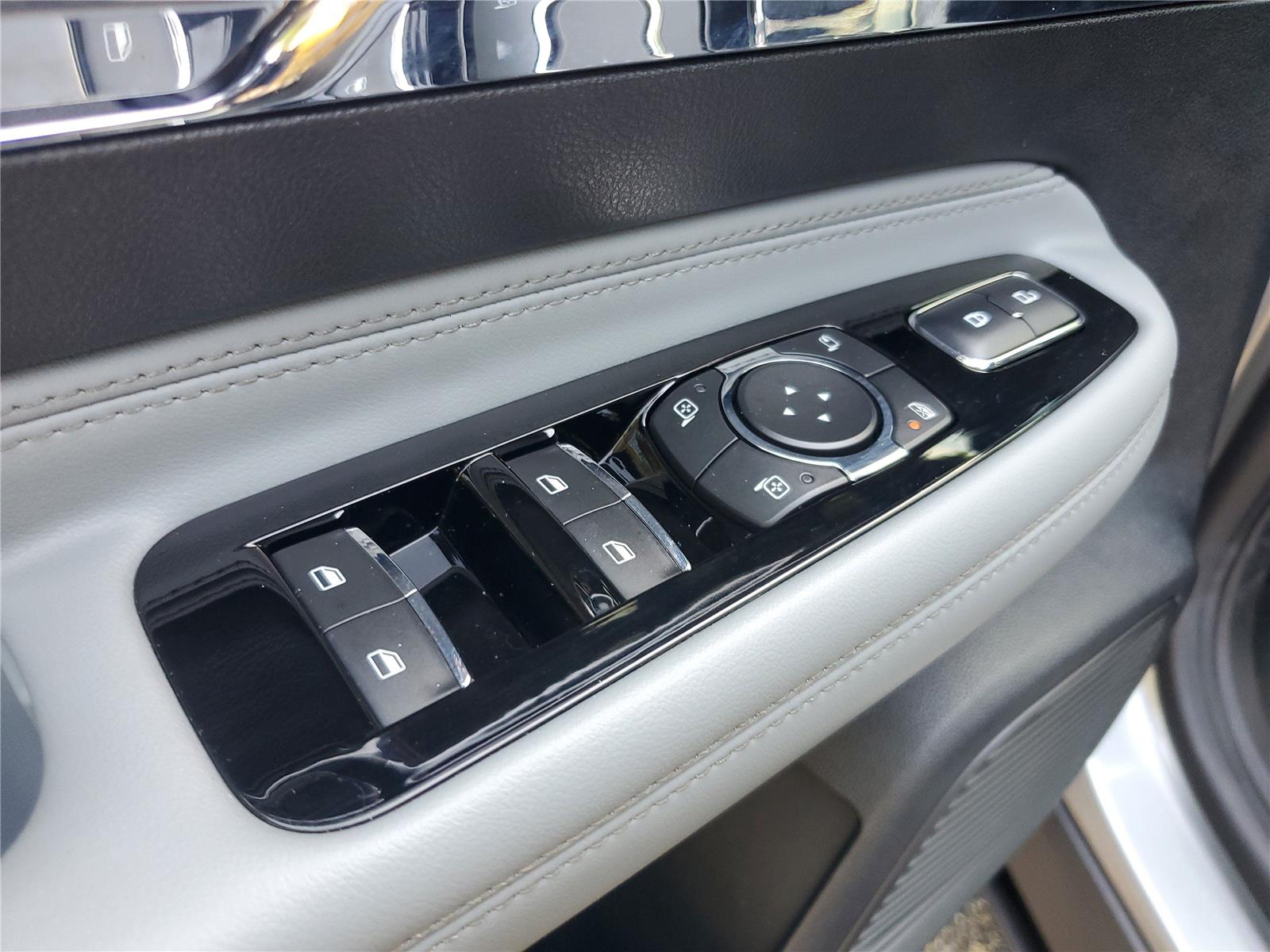 2022 Lincoln Corsair Standard photo 17