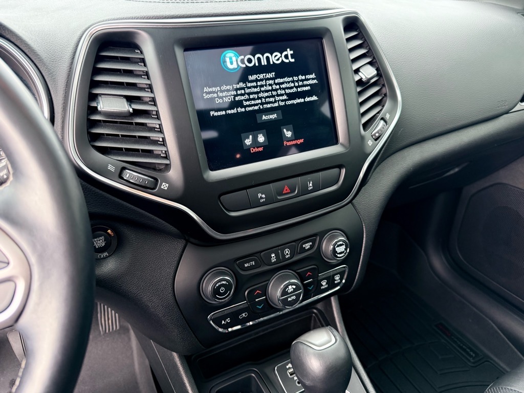 2021 Jeep Cherokee 80th Anniversary Edition photo 18