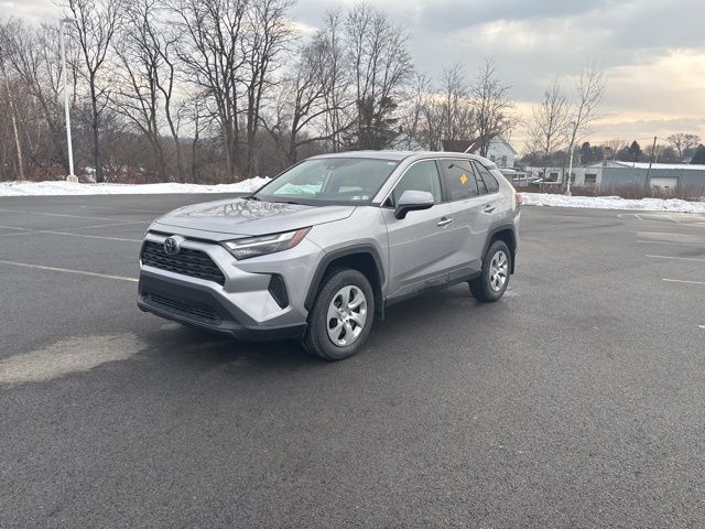 2023 Toyota RAV4 LE's photo