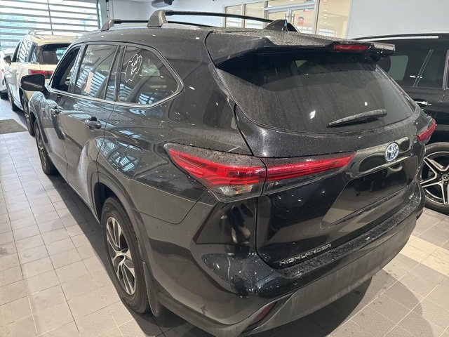 2021 Toyota Highlander Hybrid XLE photo 2