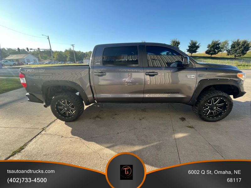 2016 Toyota Tundra CrewMax SR5 photo 5