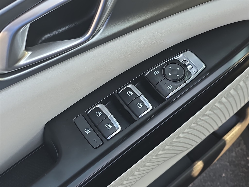 2023 Kia Carnival LX photo 19