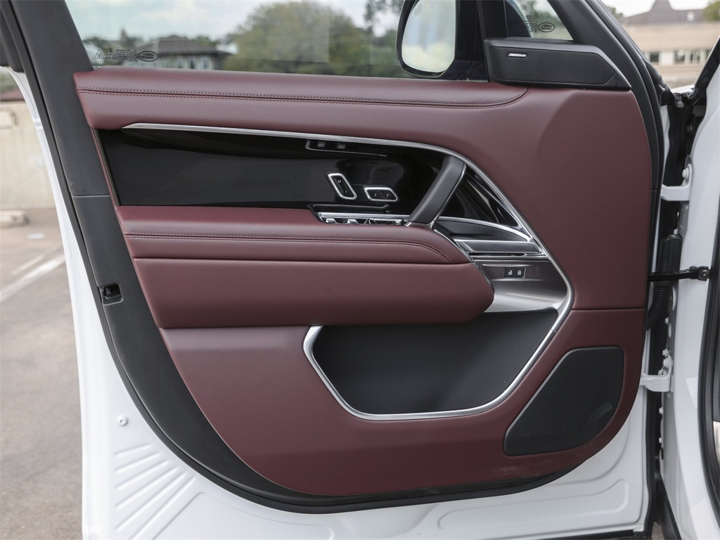 2025 Land Rover Range Rover SE photo 23