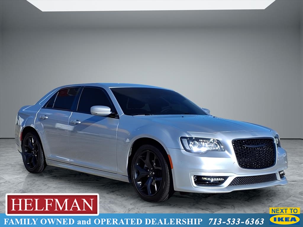 2022 Chrysler 300 Touring L's photo