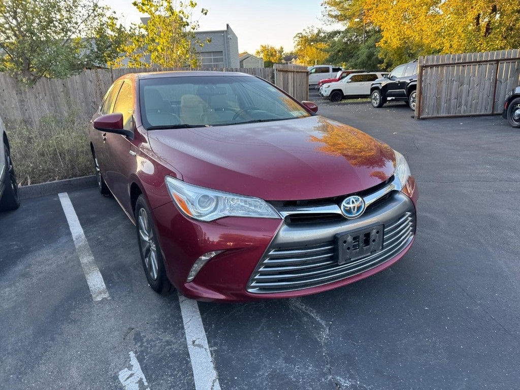 2017 Toyota Camry Hybrid XLE photo 4