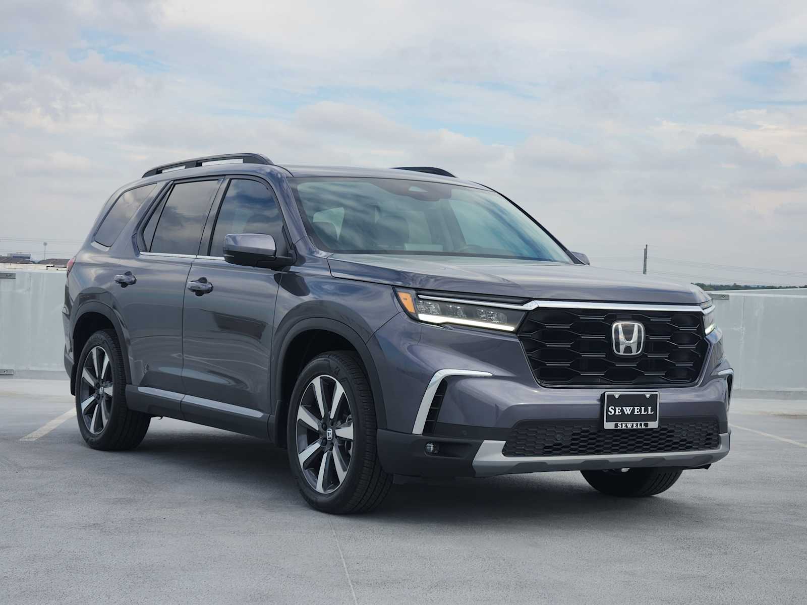 2025 Honda Pilot Touring photo 3