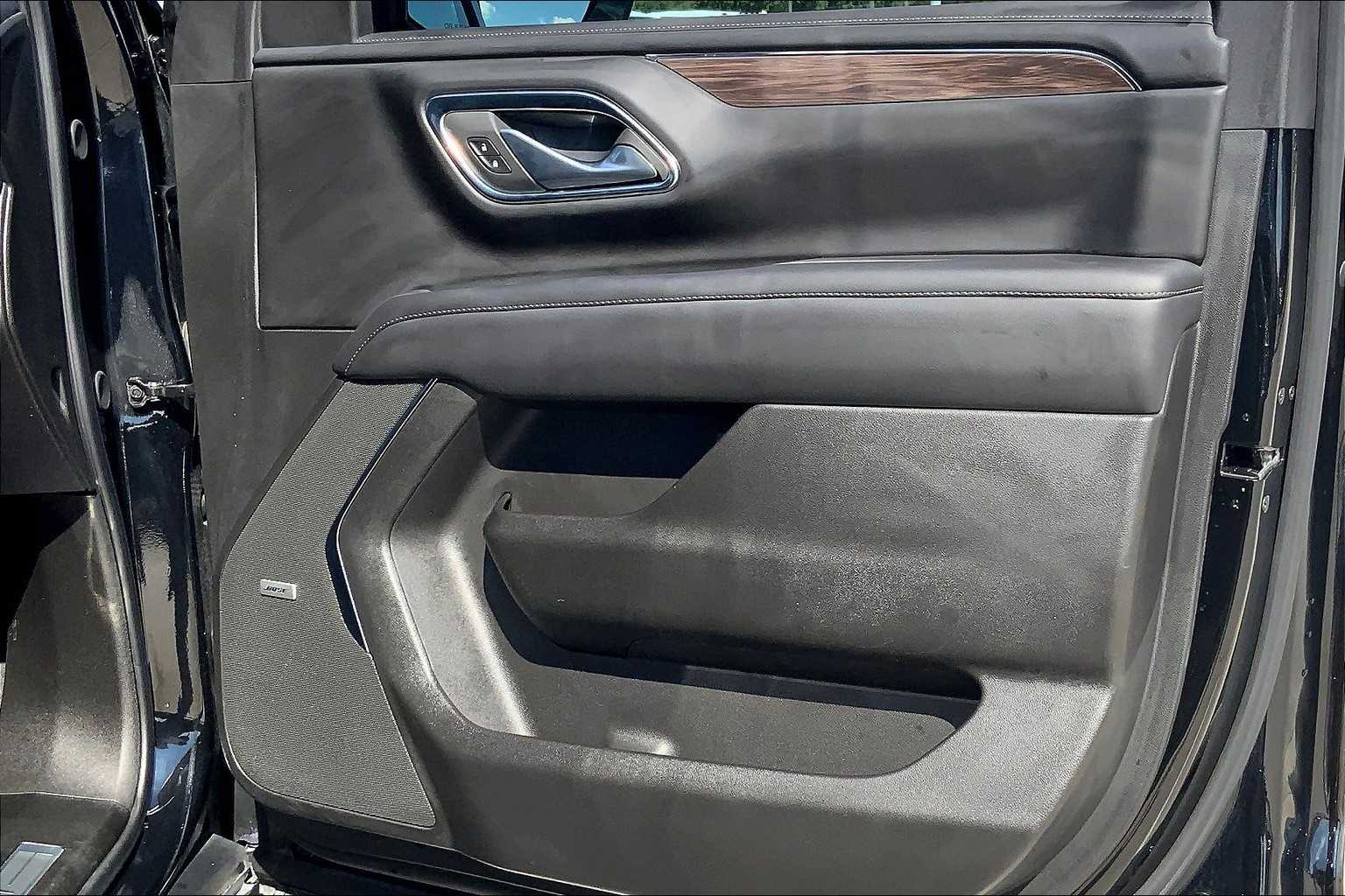 2024 Chevrolet Suburban LT photo 21
