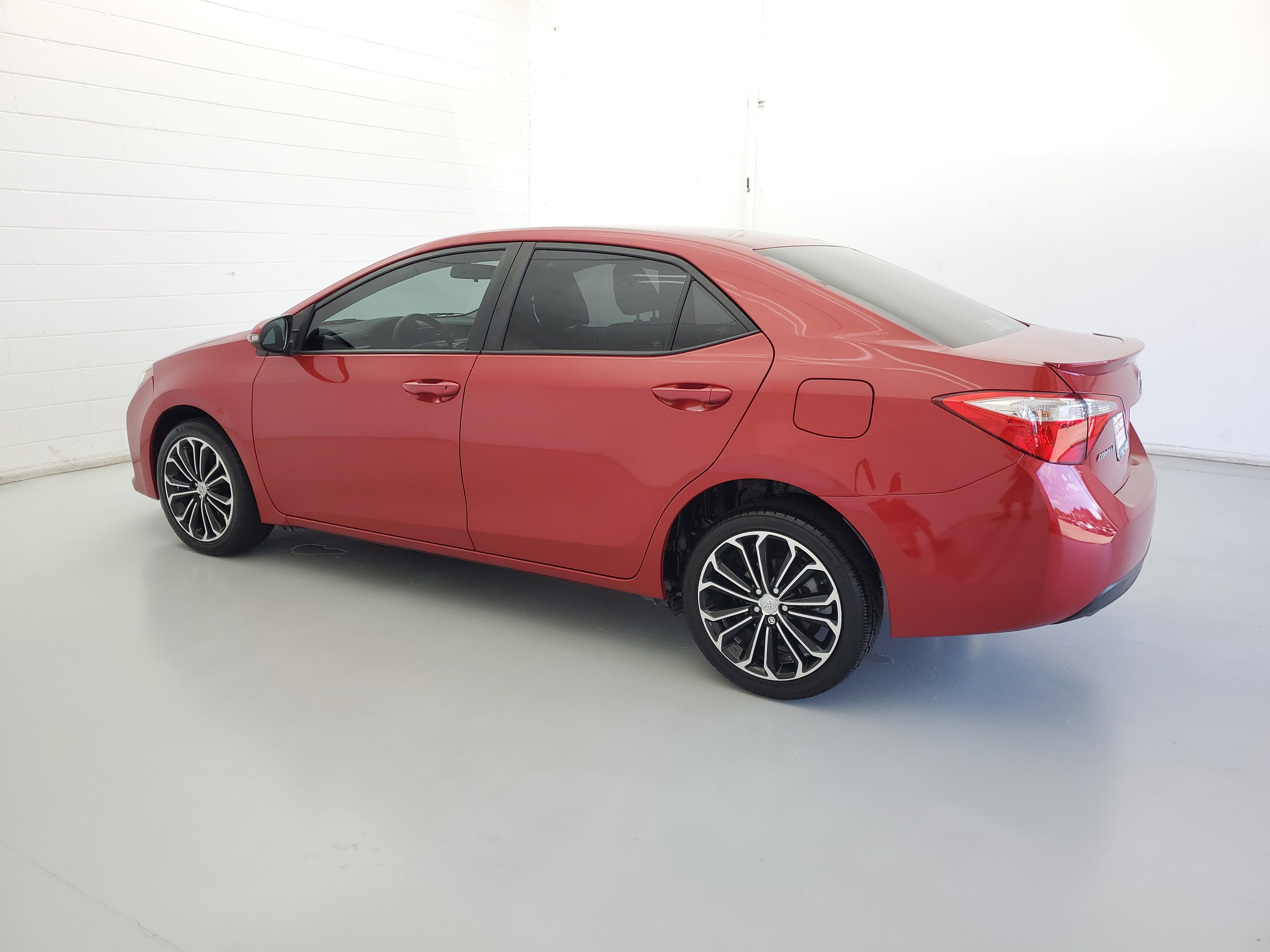 2015 Toyota Corolla Plus photo 2