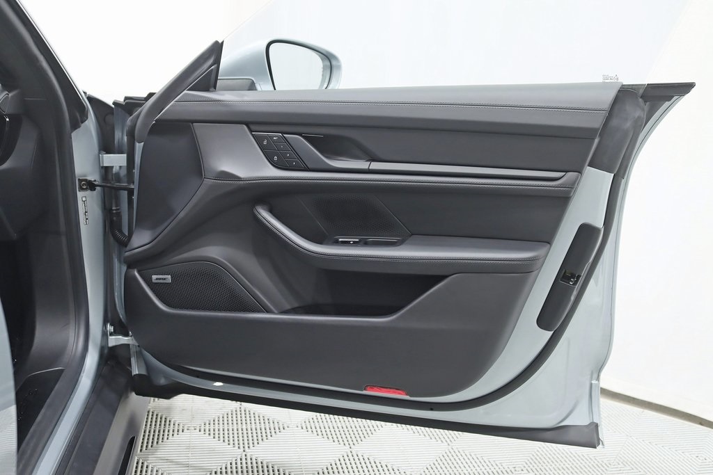 2022 Porsche Taycan GTS photo 34