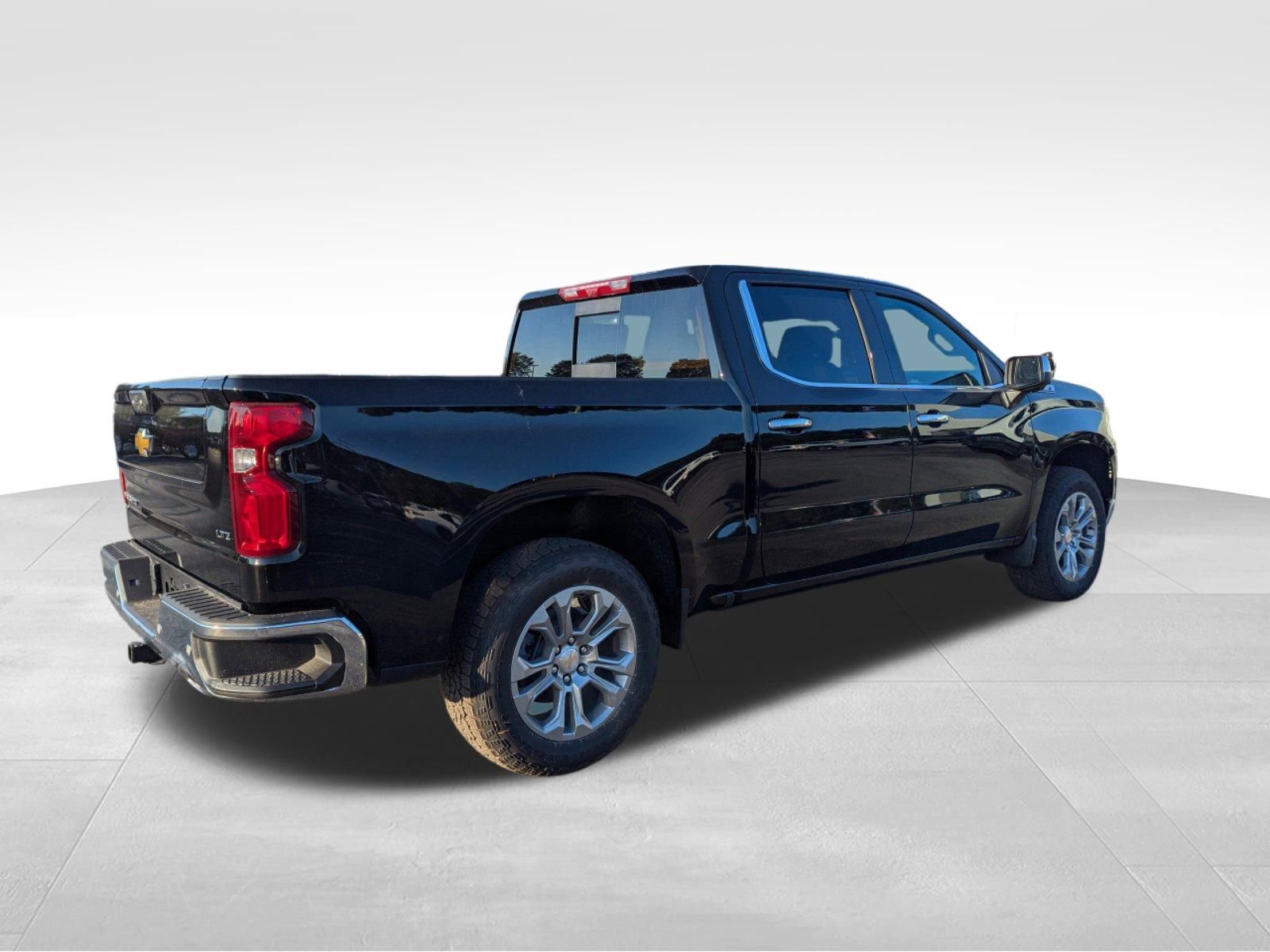 2025 Chevrolet Silverado 1500 LTZ photo 3