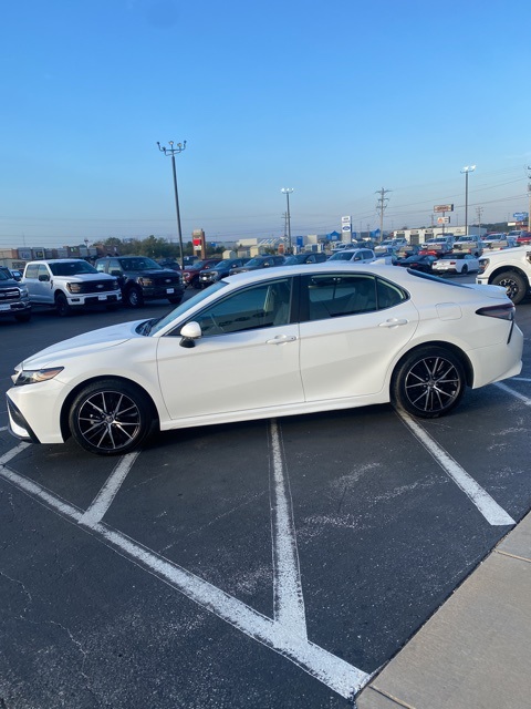 2024 Toyota Camry SE photo 3