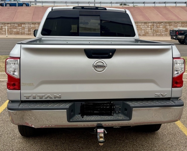 2019 Nissan Titan SV photo 2