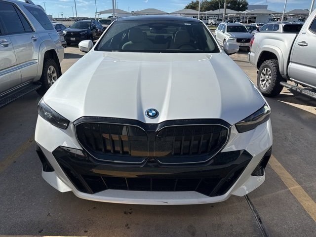 2026 Bmw 550e xDrive photo 2