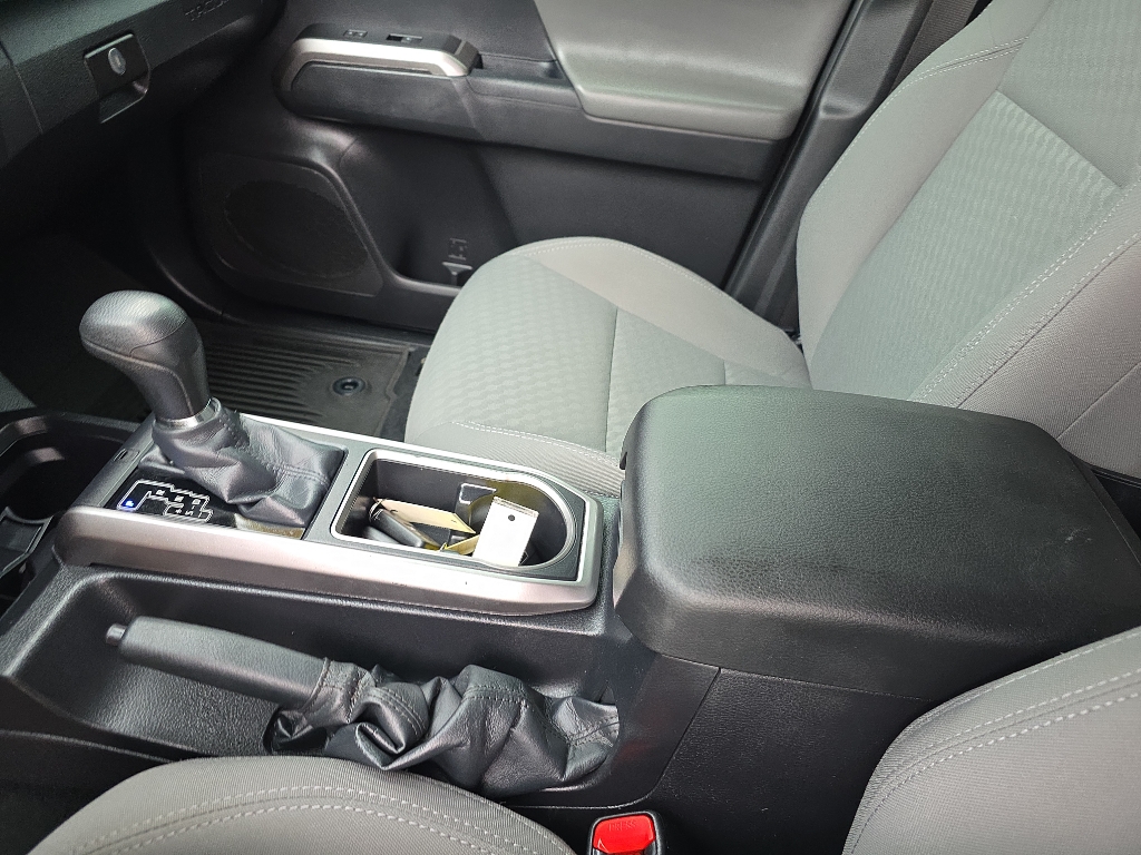 2022 Toyota Tacoma SR5 photo 27