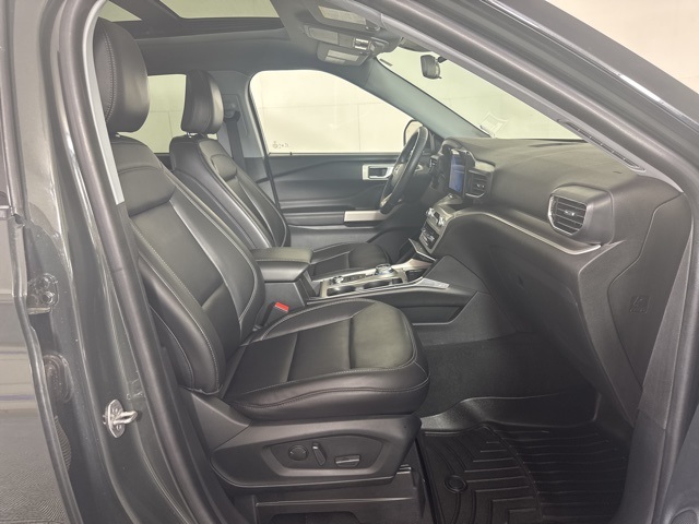 2022 Ford Explorer XLT photo 3