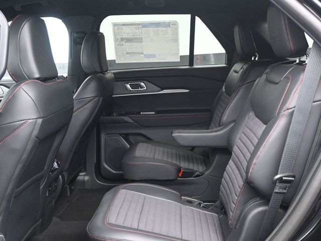 2025 Ford Explorer ST-Line photo 3