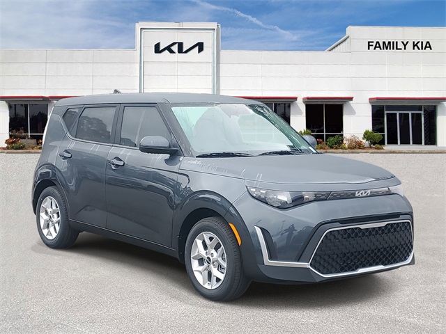 2025 Kia Soul LX's photo
