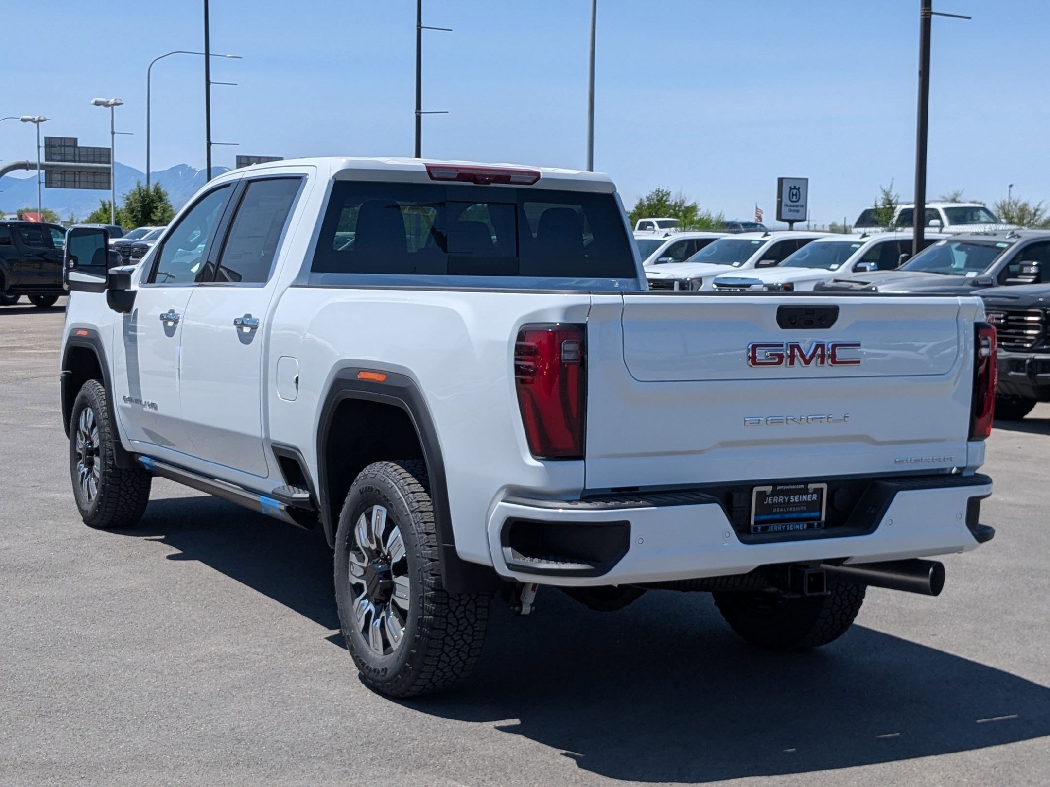 2025 Gmc Sierra 3500 HD Denali photo 3