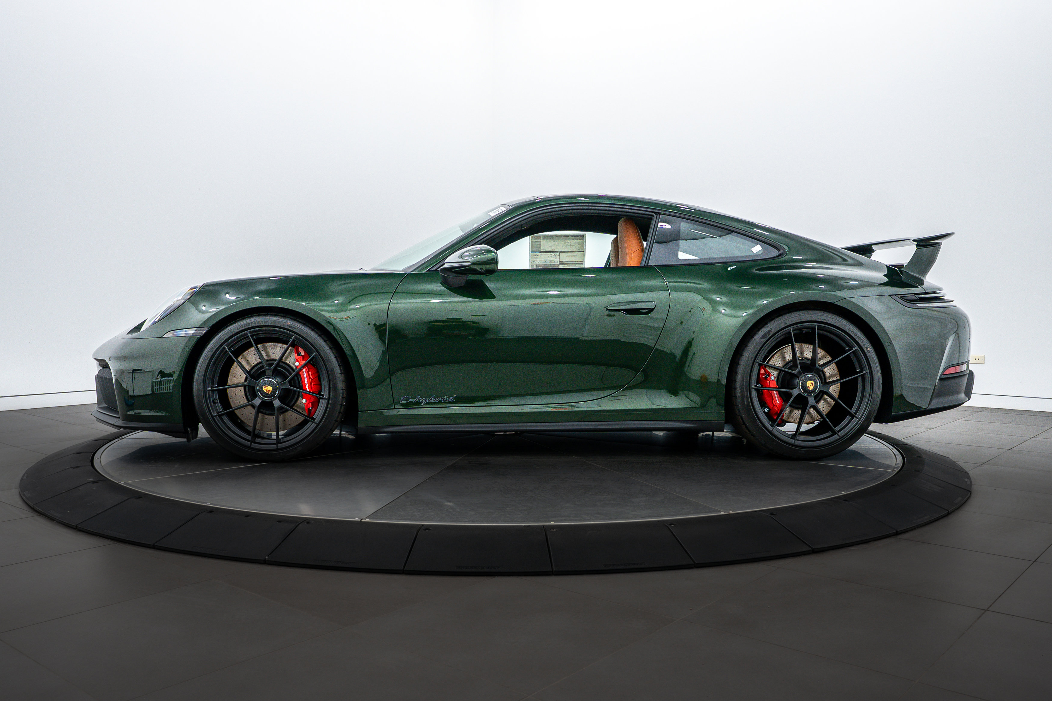 2026 Porsche 911 4 GTS photo 2