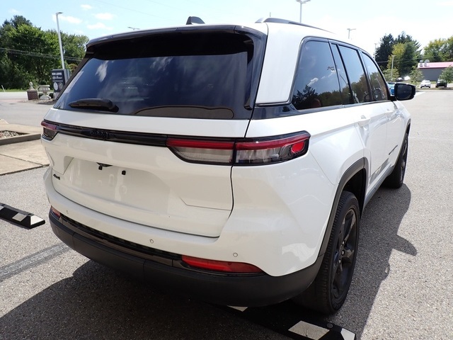 2023 Jeep Grand Cherokee Altitude photo 6