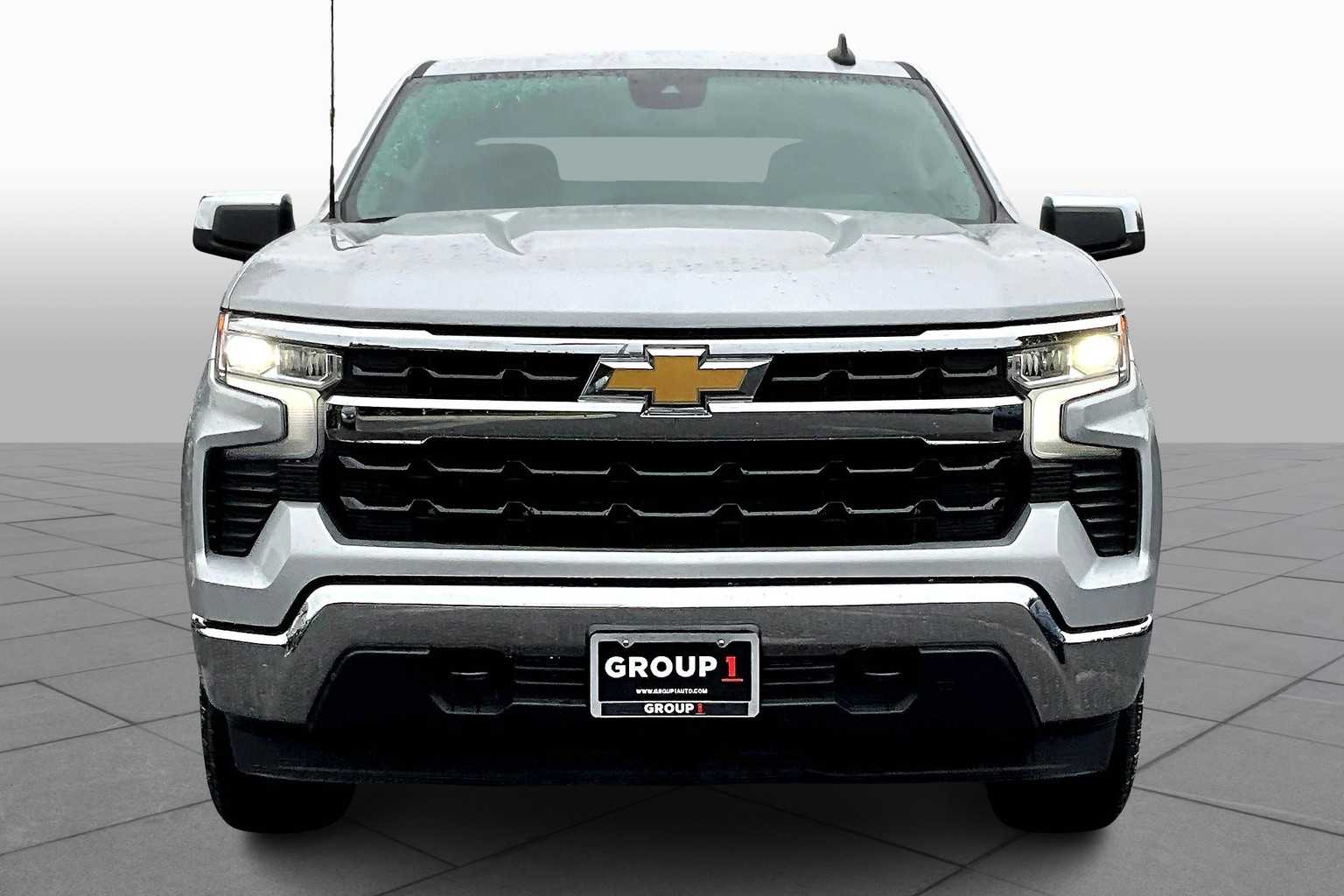 2022 Chevrolet Silverado 1500 LT photo 3